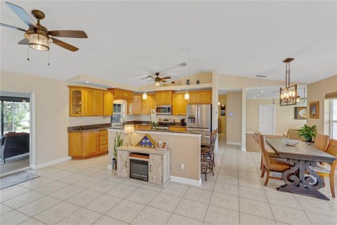 House in Port Charlotte, Florida 3 bedrooms, 186.18 sq.m. № 1885532 - photo 11
