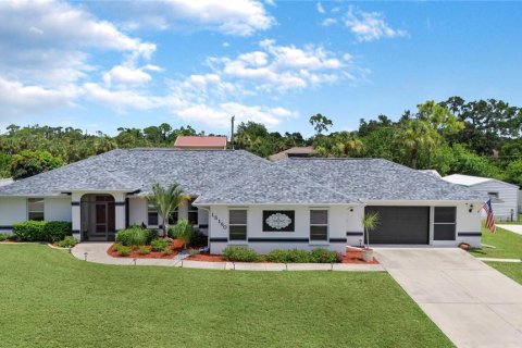 House in Port Charlotte, Florida 3 bedrooms, 186.18 sq.m. № 1885532 - photo 1