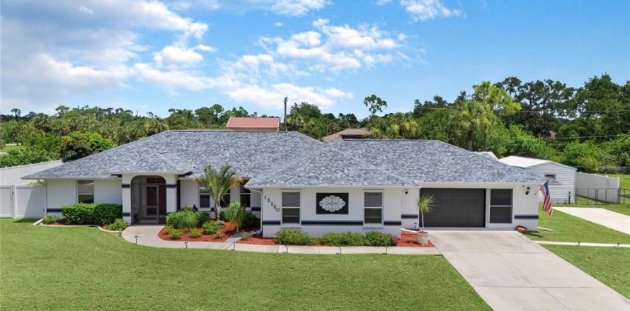 House in Port Charlotte, Florida 3 bedrooms, 186.18 sq.m. № 1885532