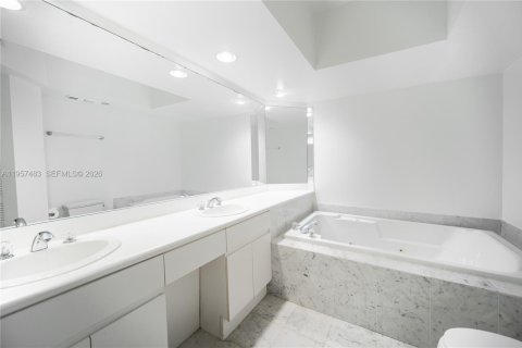 Condominio en venta en Sunny Isles Beach, Florida, 1 dormitorio, 117.06 m2 № 2020201 - foto 12