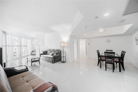 Condominio en venta en Sunny Isles Beach, Florida, 1 dormitorio, 117.06 m2 № 2020201 - foto 3
