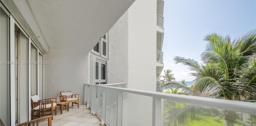 Condominio en Sunny Isles Beach, Florida, 1 dormitorio  № 2020201