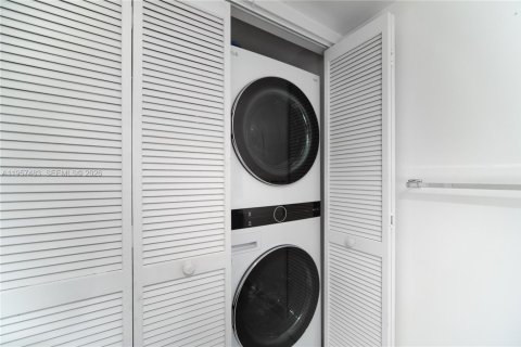 Condominio en venta en Sunny Isles Beach, Florida, 1 dormitorio, 117.06 m2 № 2020201 - foto 15