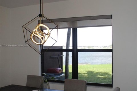 Adosado en venta en Miami Lakes, Florida, 3 dormitorios, 147.53 m2 № 1700282 - foto 13