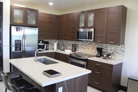 Adosado en venta en Miami Lakes, Florida, 3 dormitorios, 147.53 m2 № 1700282 - foto 7