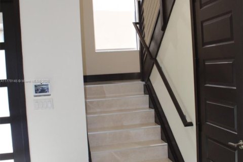 Adosado en venta en Miami Lakes, Florida, 3 dormitorios, 147.53 m2 № 1700282 - foto 24