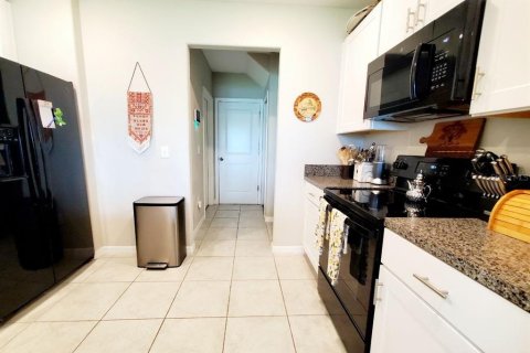 House in Tampa, Florida 3 bedrooms, 145.67 sq.m. № 2234460 - photo 12