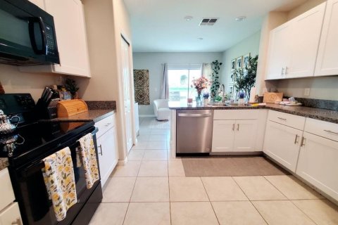 House in Tampa, Florida 3 bedrooms, 145.67 sq.m. № 2234460 - photo 13