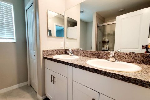 House in Tampa, Florida 3 bedrooms, 145.67 sq.m. № 2234460 - photo 24