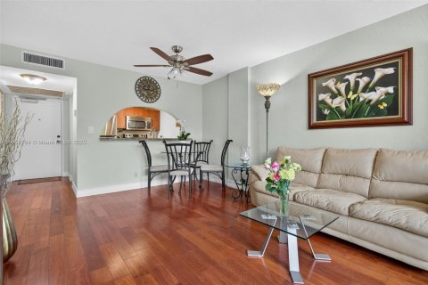 Condominio en venta en Pompano Beach, Florida, 1 dormitorio, 58.53 m2 № 2017240 - foto 11