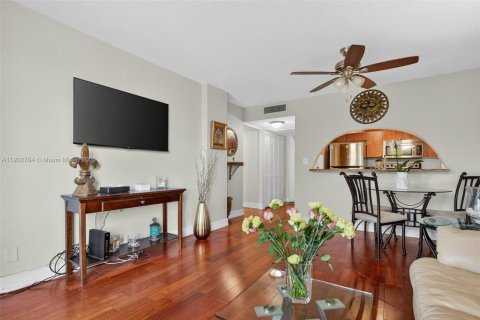 Condominio en venta en Pompano Beach, Florida, 1 dormitorio, 58.53 m2 № 2017240 - foto 12