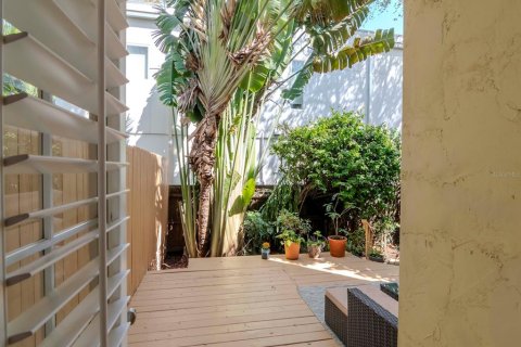 Townhouse in Tampa, Florida 3 bedrooms, 196.86 sq.m. № 2101863 - photo 27