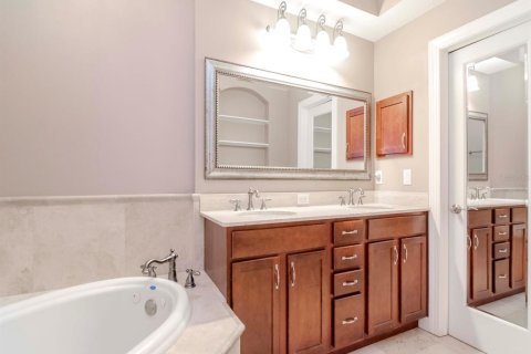 Townhouse in Tampa, Florida 3 bedrooms, 196.86 sq.m. № 2101863 - photo 19