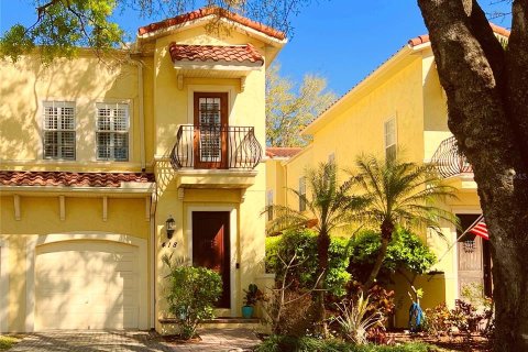 Townhouse in Tampa, Florida 3 bedrooms, 196.86 sq.m. № 2101863