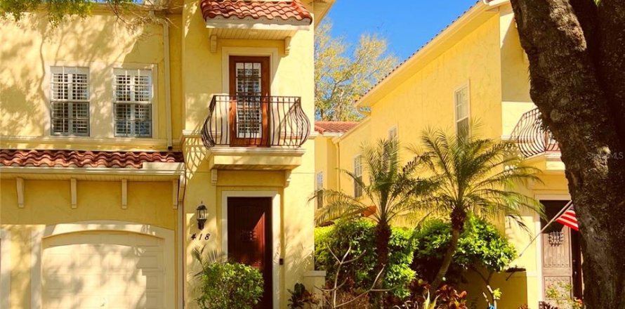 Townhouse in Tampa, Florida 3 bedrooms, 196.86 sq.m. № 2101863