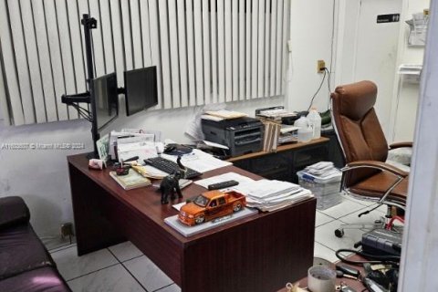 Купить коммерческую недвижимость в Хайалиа, Флорида № 1985013 - фото 16