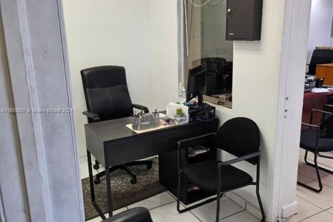 Купить коммерческую недвижимость в Хайалиа, Флорида № 1985013 - фото 15