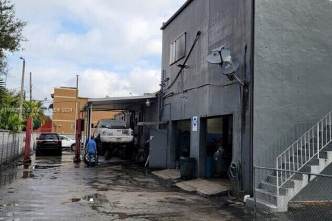 Купить коммерческую недвижимость в Хайалиа, Флорида № 1985013 - фото 3