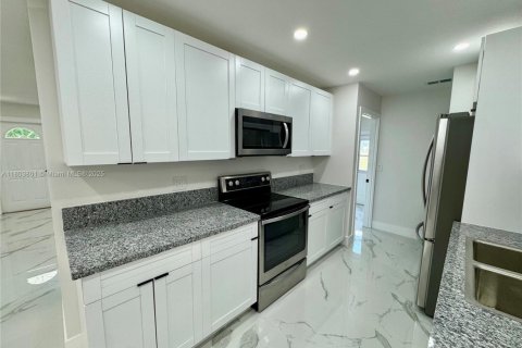 Villa ou maison à vendre à Punta Gorda, Floride: 5 chambres, 133.78 m2 № 1689037 - photo 5