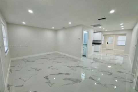 Villa ou maison à vendre à Punta Gorda, Floride: 5 chambres, 133.78 m2 № 1689037 - photo 2