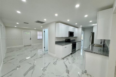 Villa ou maison à vendre à Punta Gorda, Floride: 5 chambres, 133.78 m2 № 1689037 - photo 4