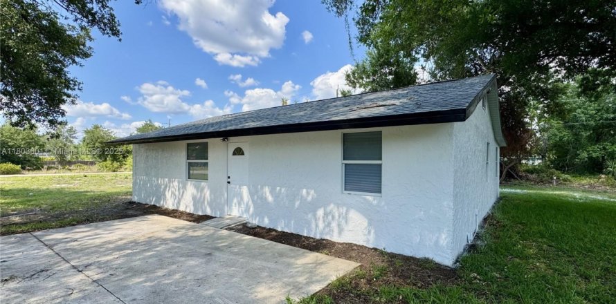 Villa ou maison à Punta Gorda, Floride 5 chambres, 133.78 m2 № 1689037