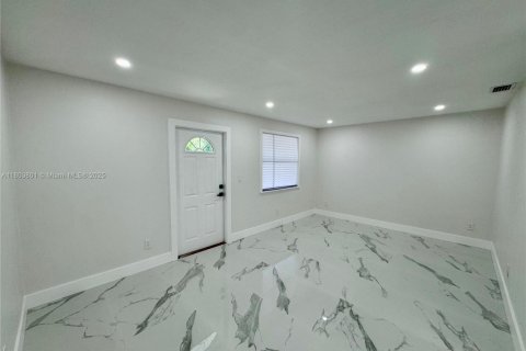 Villa ou maison à vendre à Punta Gorda, Floride: 5 chambres, 133.78 m2 № 1689037 - photo 3