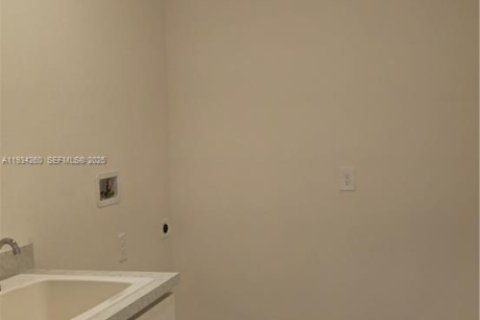 Снять в аренду виллу или дом в Порт-Сент-Луси, Флорида 4 спальни, 303.98м2, № 1992473 - фото 12