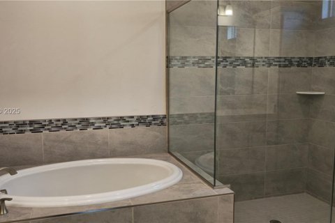 Снять в аренду виллу или дом в Порт-Сент-Луси, Флорида 4 спальни, 303.98м2, № 1992473 - фото 9