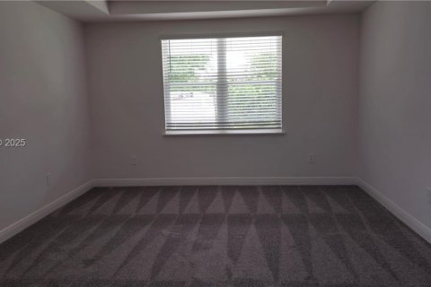 Снять в аренду виллу или дом в Порт-Сент-Луси, Флорида 4 спальни, 303.98м2, № 1992473 - фото 6