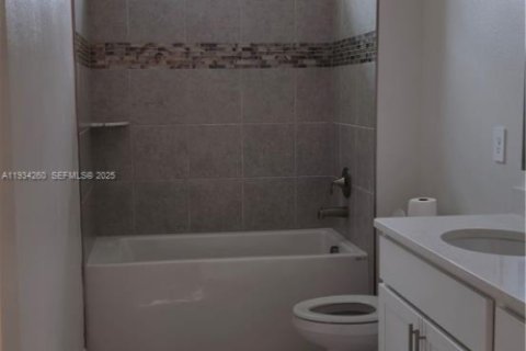 Снять в аренду виллу или дом в Порт-Сент-Луси, Флорида 4 спальни, 303.98м2, № 1992473 - фото 14