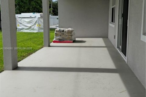 Снять в аренду виллу или дом в Порт-Сент-Луси, Флорида 4 спальни, 303.98м2, № 1992473 - фото 16