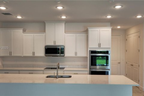 Снять в аренду виллу или дом в Порт-Сент-Луси, Флорида 4 спальни, 303.98м2, № 1992473 - фото 4