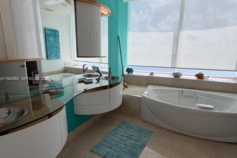 Copropriété à louer à Sunny Isles Beach, Floride: 3 chambres, 199.09 m2 № 1999288 - photo 19