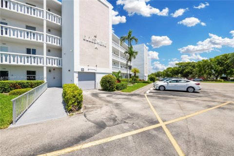 Купить кондоминиум в Дирфилд-Бич, Флорида 1 спальня, 66.8м2, № 1957983 - фото 3