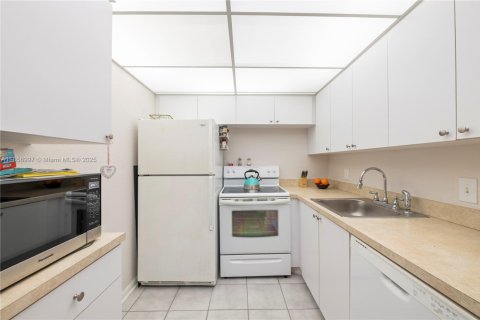 Купить кондоминиум в Дирфилд-Бич, Флорида 1 спальня, 66.8м2, № 1957983 - фото 15