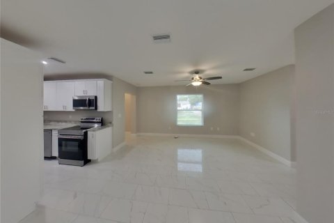 House in Spring Hill, Florida 3 bedrooms, 108.6 sq.m. № 1909352 - photo 3