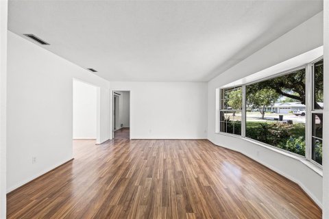 Villa ou maison à vendre à Maitland, Floride: 4 chambres, 164.16 m2 № 1853448 - photo 6