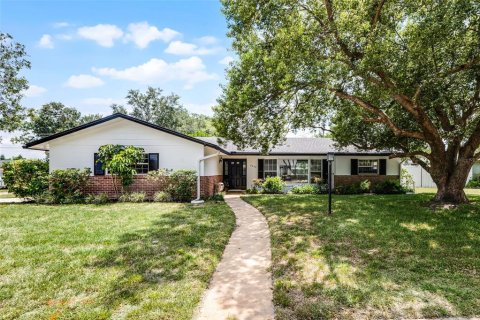 Villa ou maison à vendre à Maitland, Floride: 4 chambres, 164.16 m2 № 1853448 - photo 1