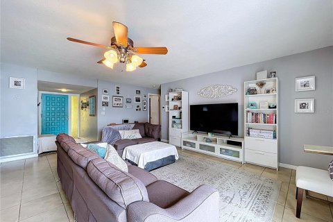 House in Dunedin, Florida 3 bedrooms, 135.36 sq.m. № 2308914 - photo 10