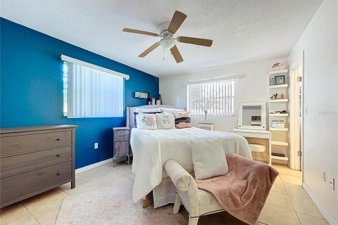 House in Dunedin, Florida 3 bedrooms, 135.36 sq.m. № 2308914 - photo 25