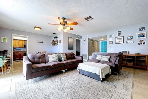 House in Dunedin, Florida 3 bedrooms, 135.36 sq.m. № 2308914 - photo 8