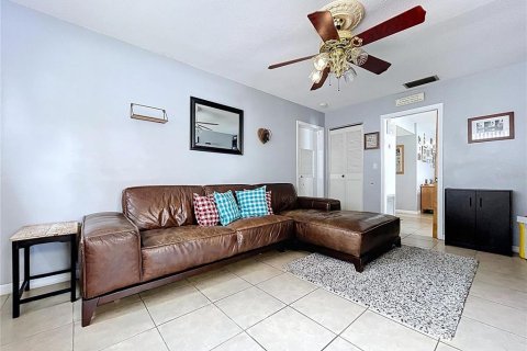 House in Dunedin, Florida 3 bedrooms, 135.36 sq.m. № 2308914 - photo 20