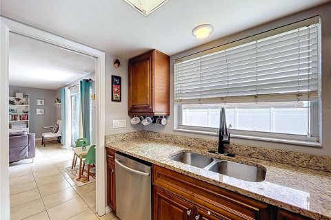 House in Dunedin, Florida 3 bedrooms, 135.36 sq.m. № 2308914 - photo 17