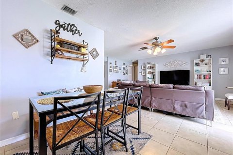 House in Dunedin, Florida 3 bedrooms, 135.36 sq.m. № 2308914 - photo 13