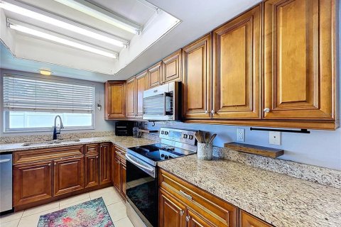 House in Dunedin, Florida 3 bedrooms, 135.36 sq.m. № 2308914 - photo 18