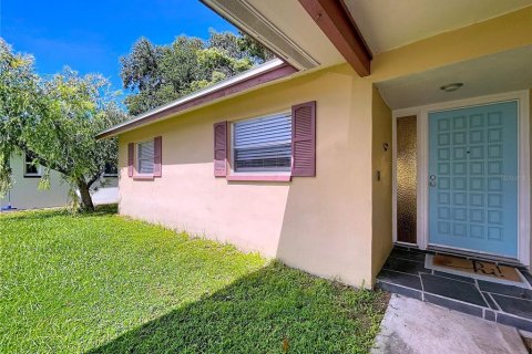 House in Dunedin, Florida 3 bedrooms, 135.36 sq.m. № 2308914 - photo 6
