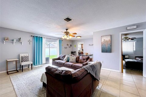 House in Dunedin, Florida 3 bedrooms, 135.36 sq.m. № 2308914 - photo 12