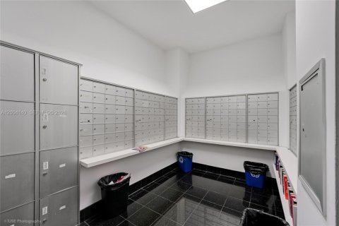 Condo in Miami, Florida, 1 bedroom  № 2069536 - photo 23