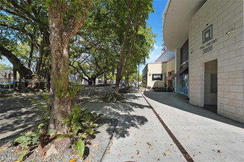 Condo in Miami, Florida, 1 bedroom  № 2069536 - photo 25